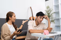La generación millennial en crisis financiera: por qué el 74% vive de sueldo en sueldo en 2026