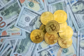 Oro vs dólar vs Bitcoin: qué activo ha ganado en 2026 y por qué importa para tu cartera