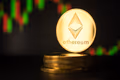 ETF de Ethereum: cómo invertir en cripto (guía para no perder el sueño ni el dinero)