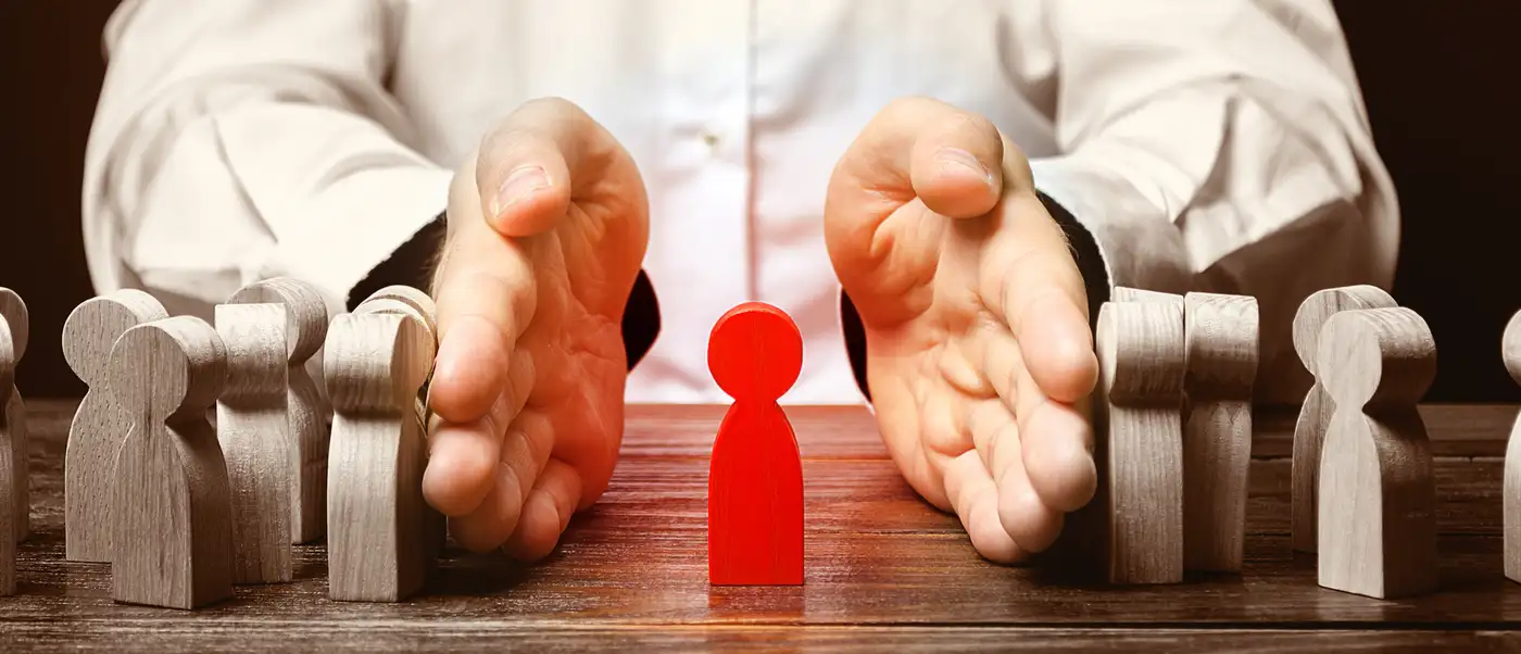 ejecutivo corporativo seleccionndo persona con talento para su organización