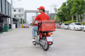 En Latinoamérica se necesitan 4 trabajadores para producir lo que 1 en EE.UU.: el precio de la informalidad